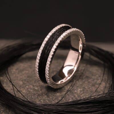 polierter weißgold ring mit brillanten und gewebten pferdehaar schmuckgarten stolberg