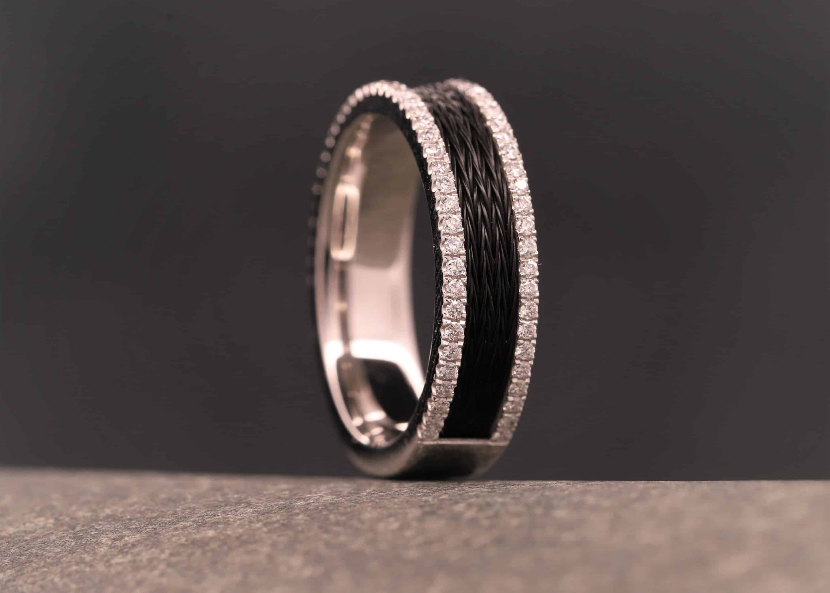 polierter weißgold ring mit brillanten und gewebten pferdehaar schmuckgarten stolberg