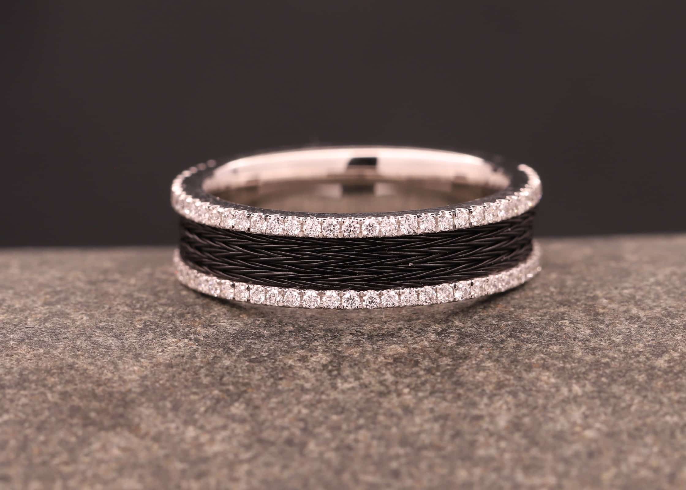 polierter weißgold ring mit brillanten und gewebten pferdehaar schmuckgarten stolberg