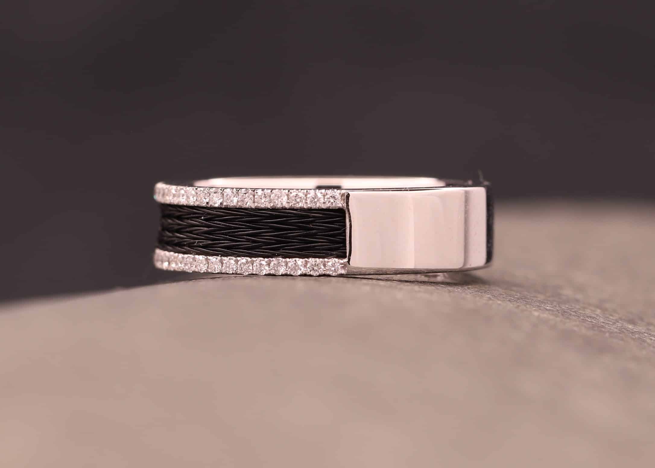 polierter weißgold ring mit brillanten und gewebten pferdehaar schmuckgarten stolberg