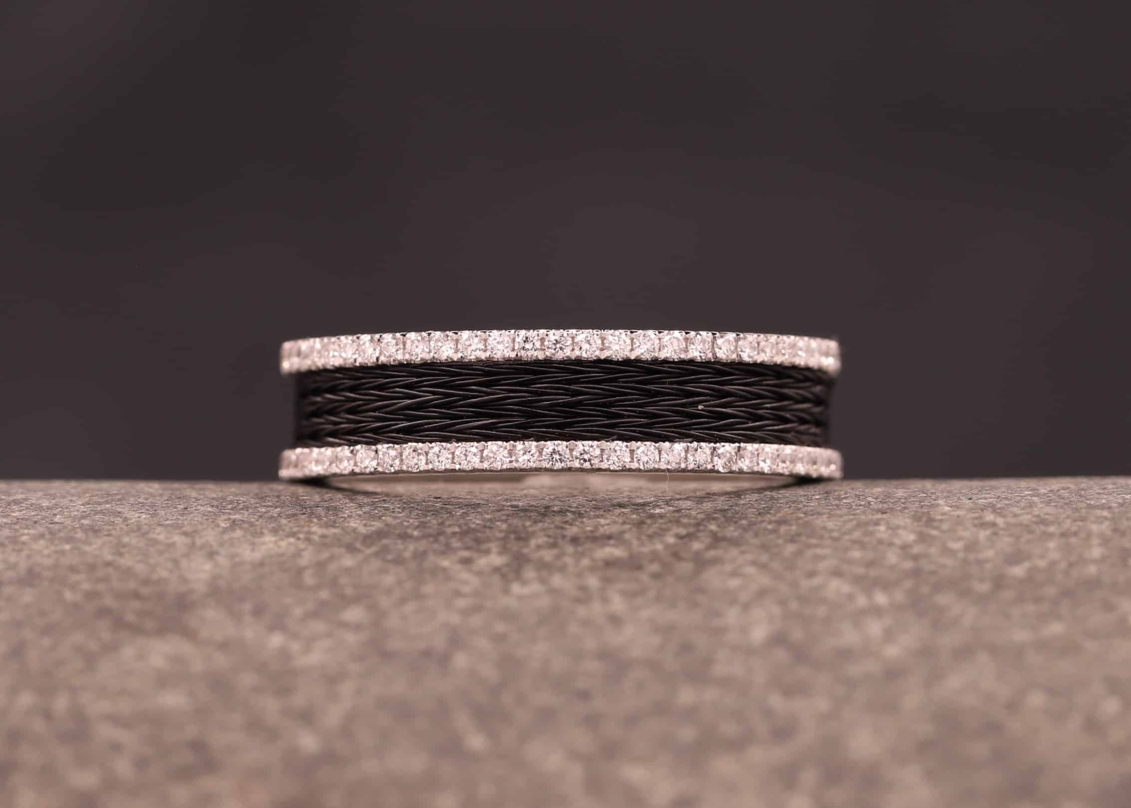 polierter weißgold ring mit brillanten und gewebten pferdehaar schmuckgarten stolberg