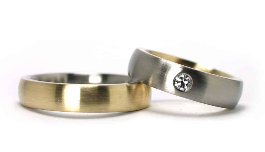 Trauringe als Stecklötringe in Gelbgold mit Graugold und Brillant