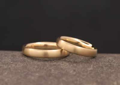 schlichte matte ovale eheringe aus gold schmuckgarten