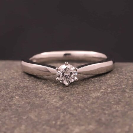 schöner soltärring in weissgold mit diamant verlobung