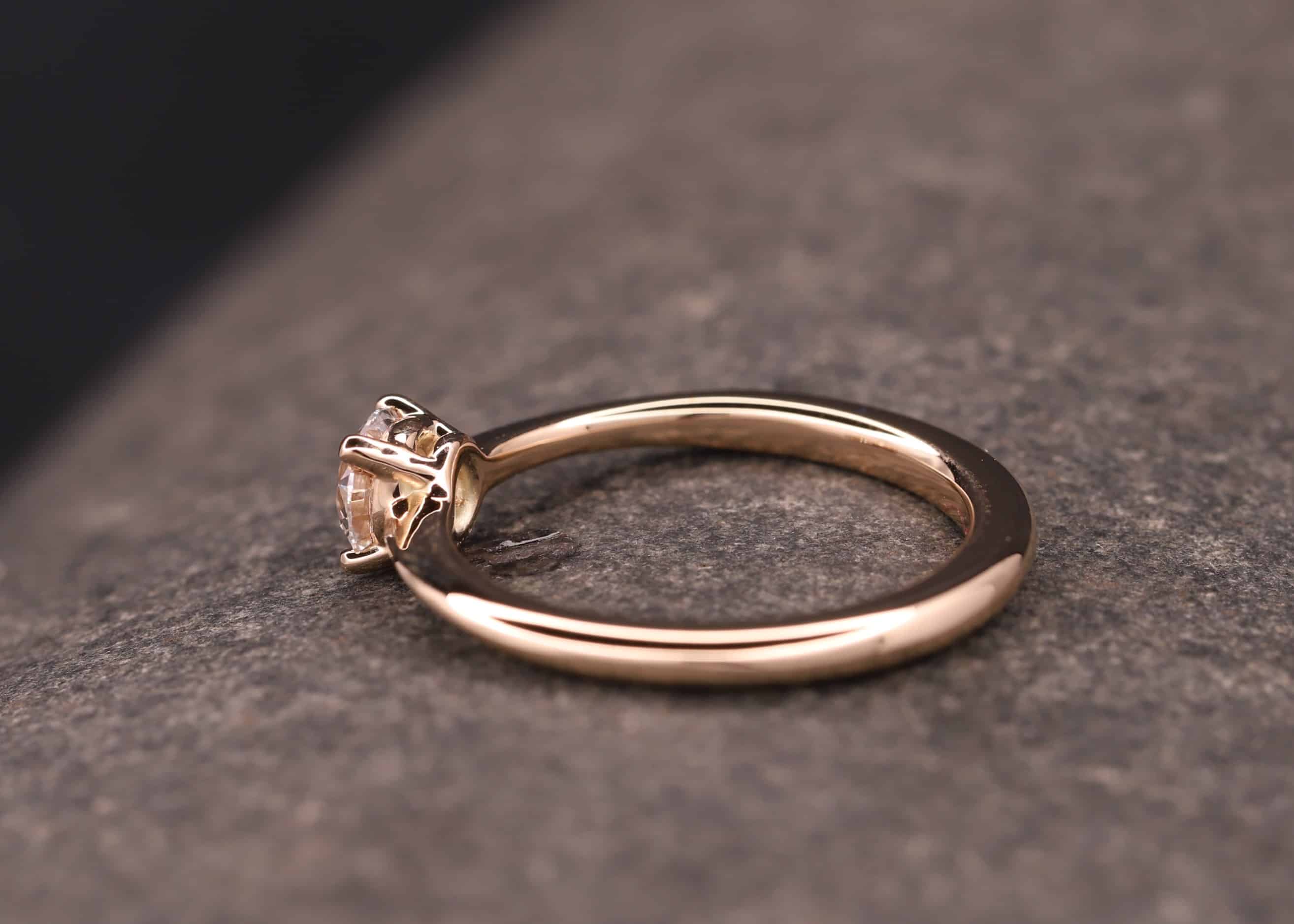 solitaire ring in gold mit brillant hergestellt im schmuchgarten