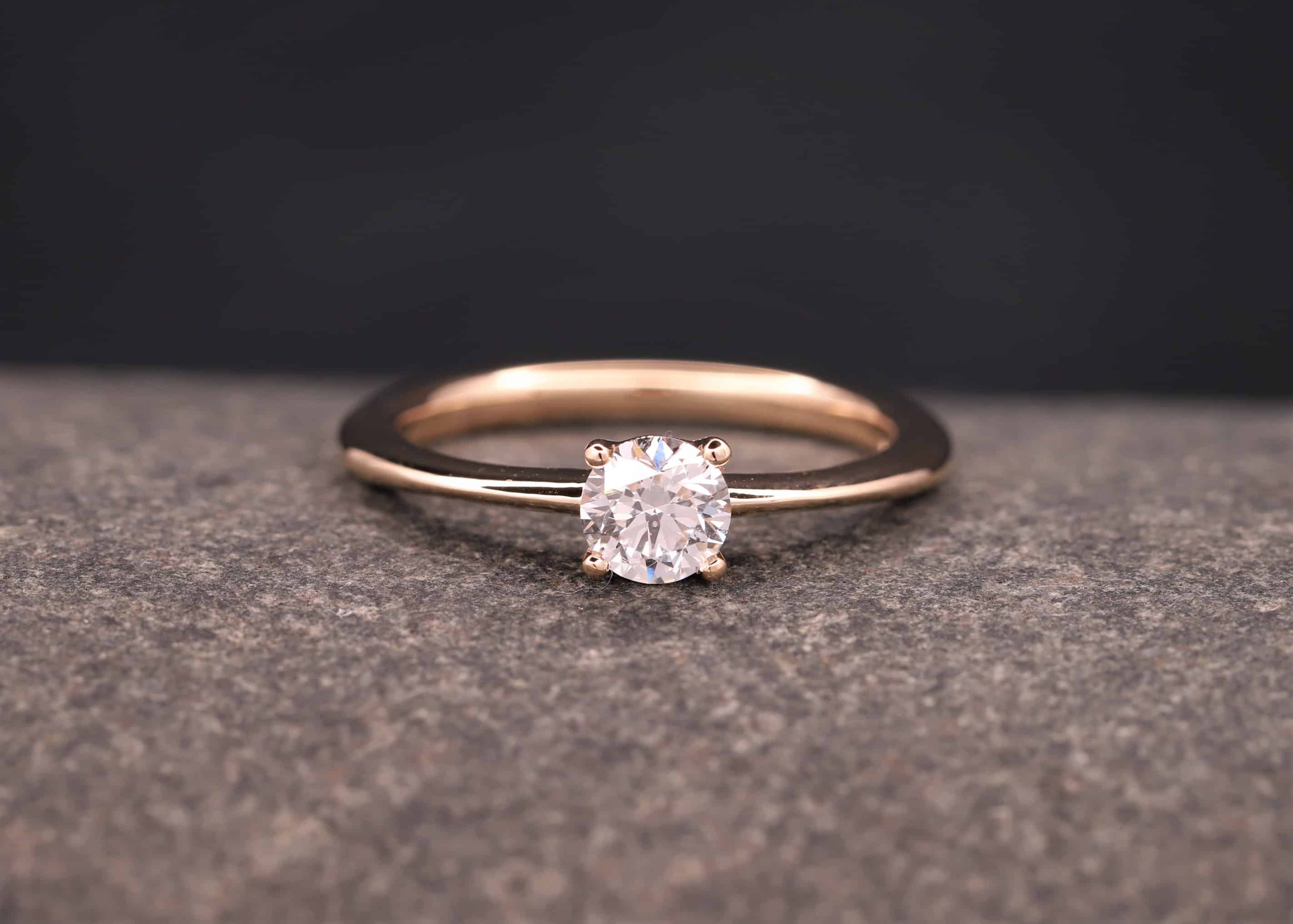 solitaire ring in gold mit brillant hergestellt im schmuchgarten