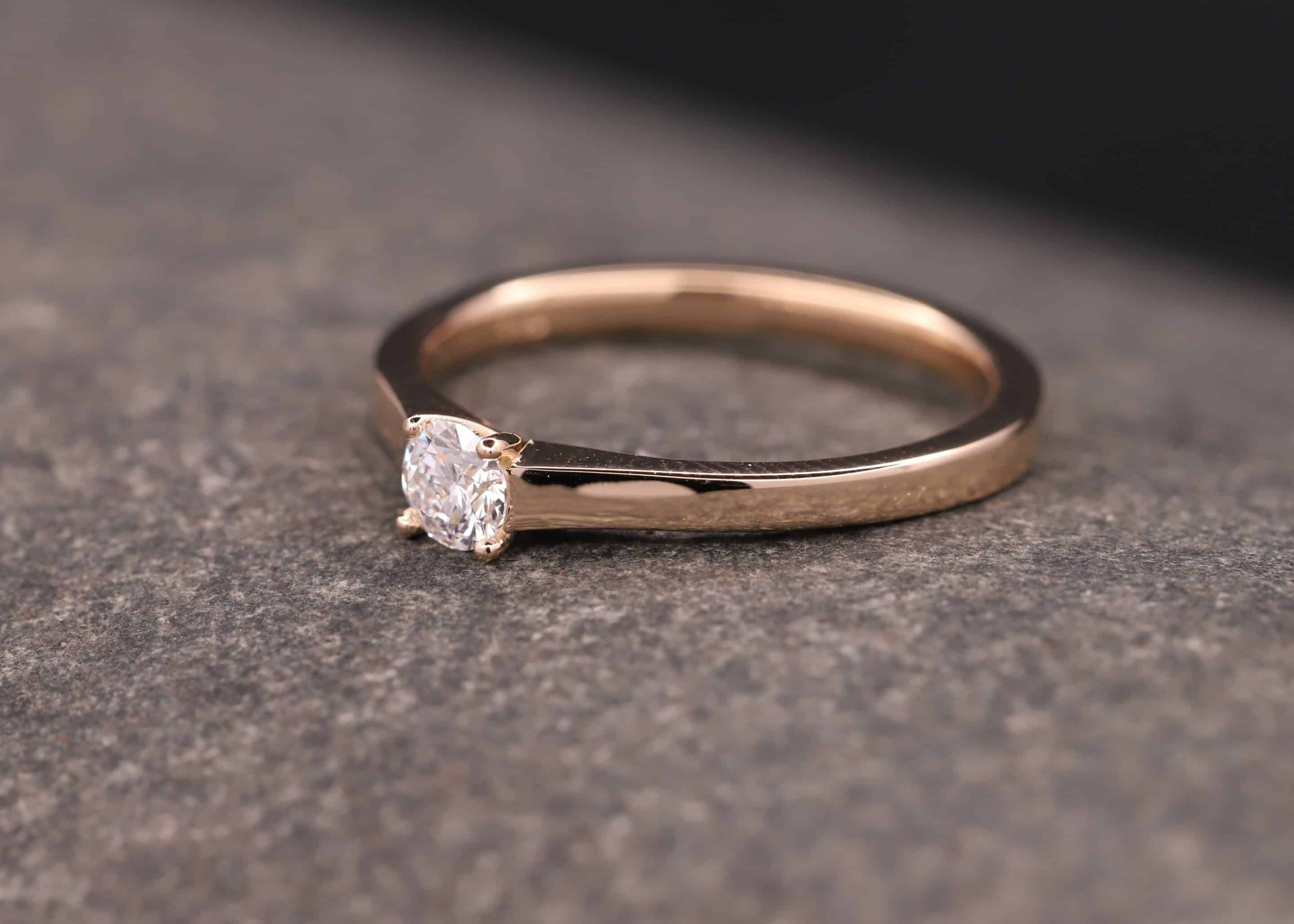 verlobungs ring - solitaire ring in gold mit diamant