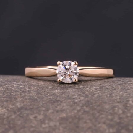 verlobung ring in gold mit brillant in 4-krappen-fassung schmuckgarten stolberg