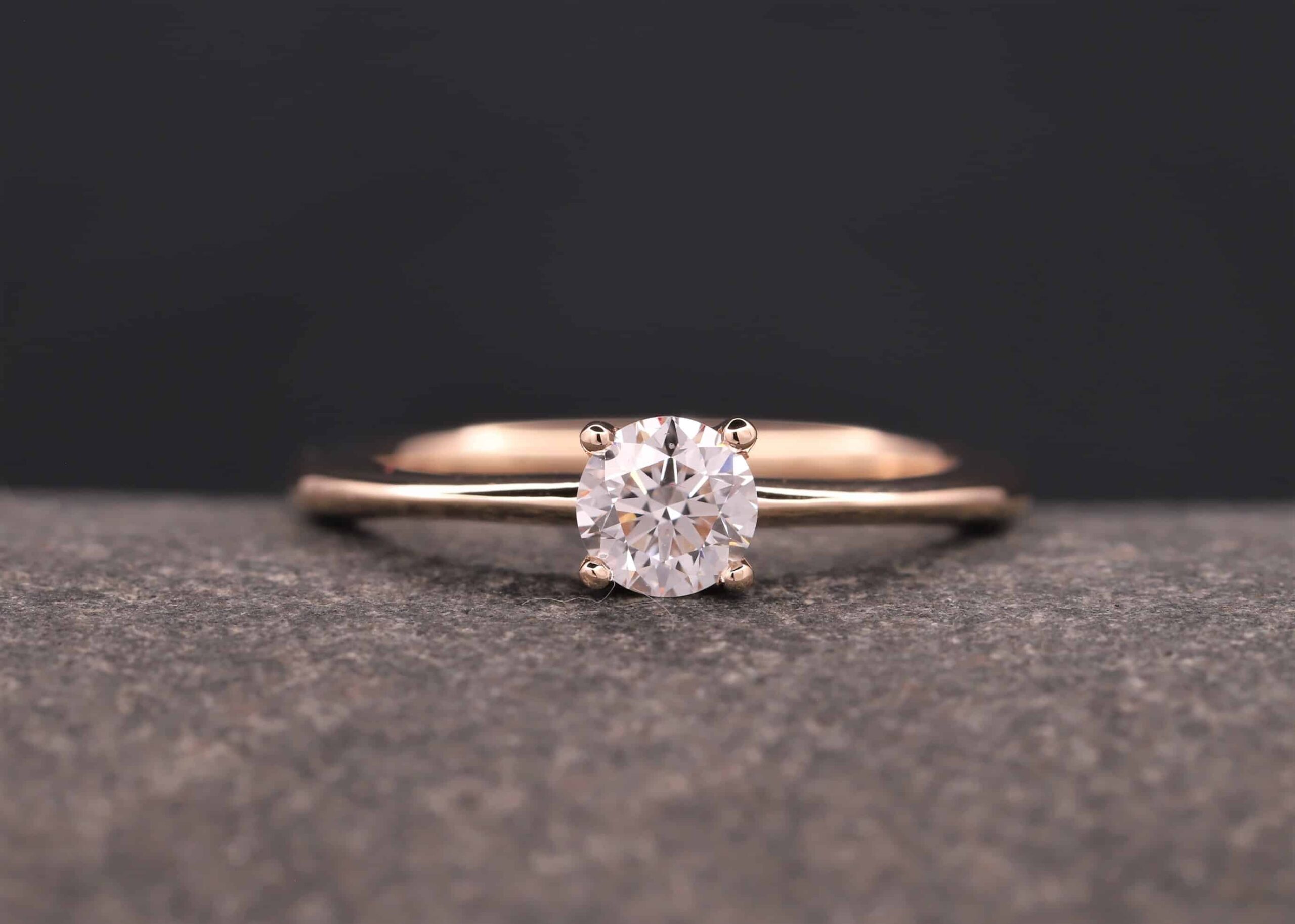 solitaire ring in gold mit brillant hergestellt im schmuchgarten