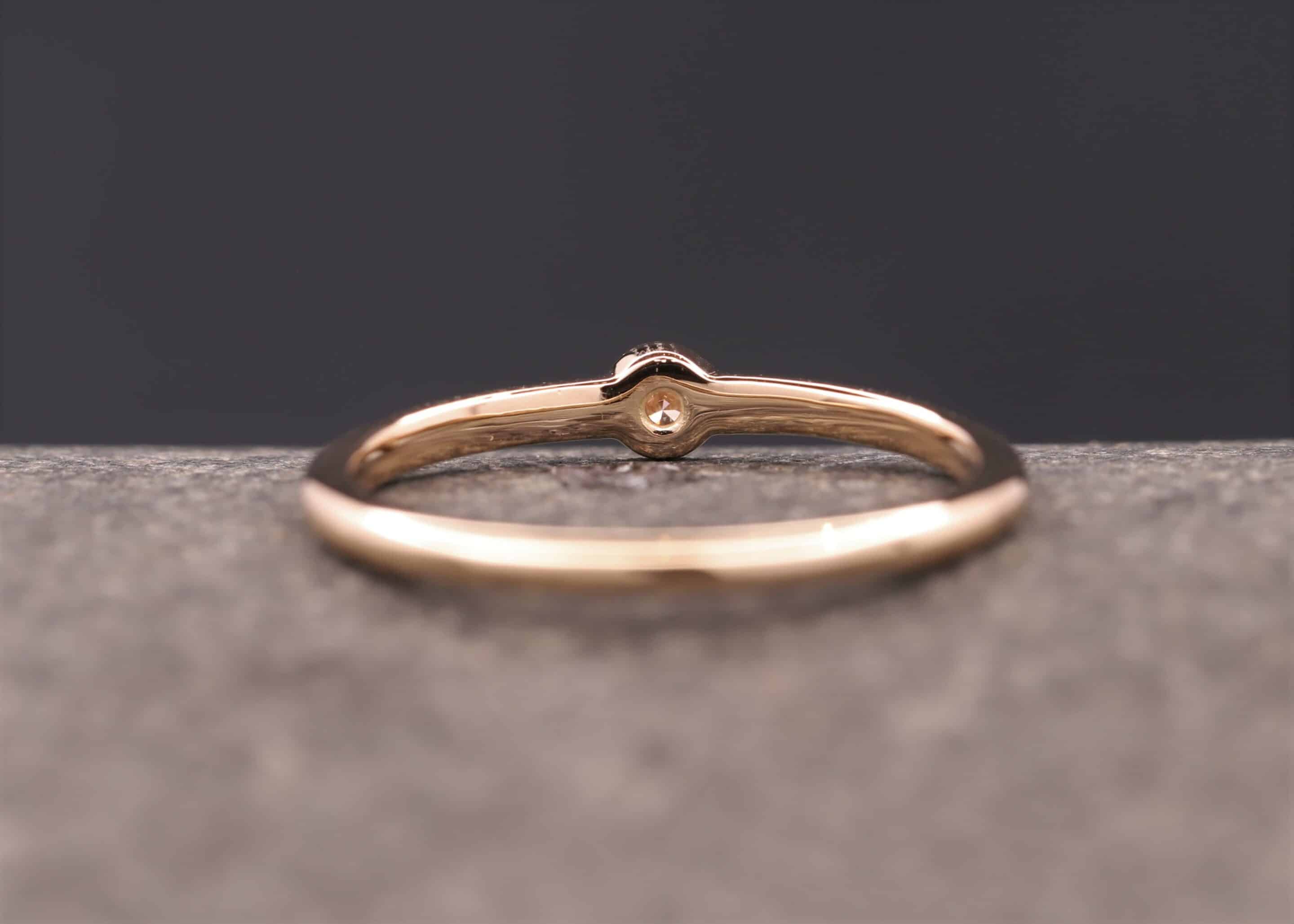 verlobung ring in gold mit brillant in geschlossener fassung schmuckgarten stolberg aachen