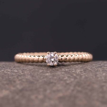 verlobungsring in rosegold mit diamant aus dem schmuckgarten