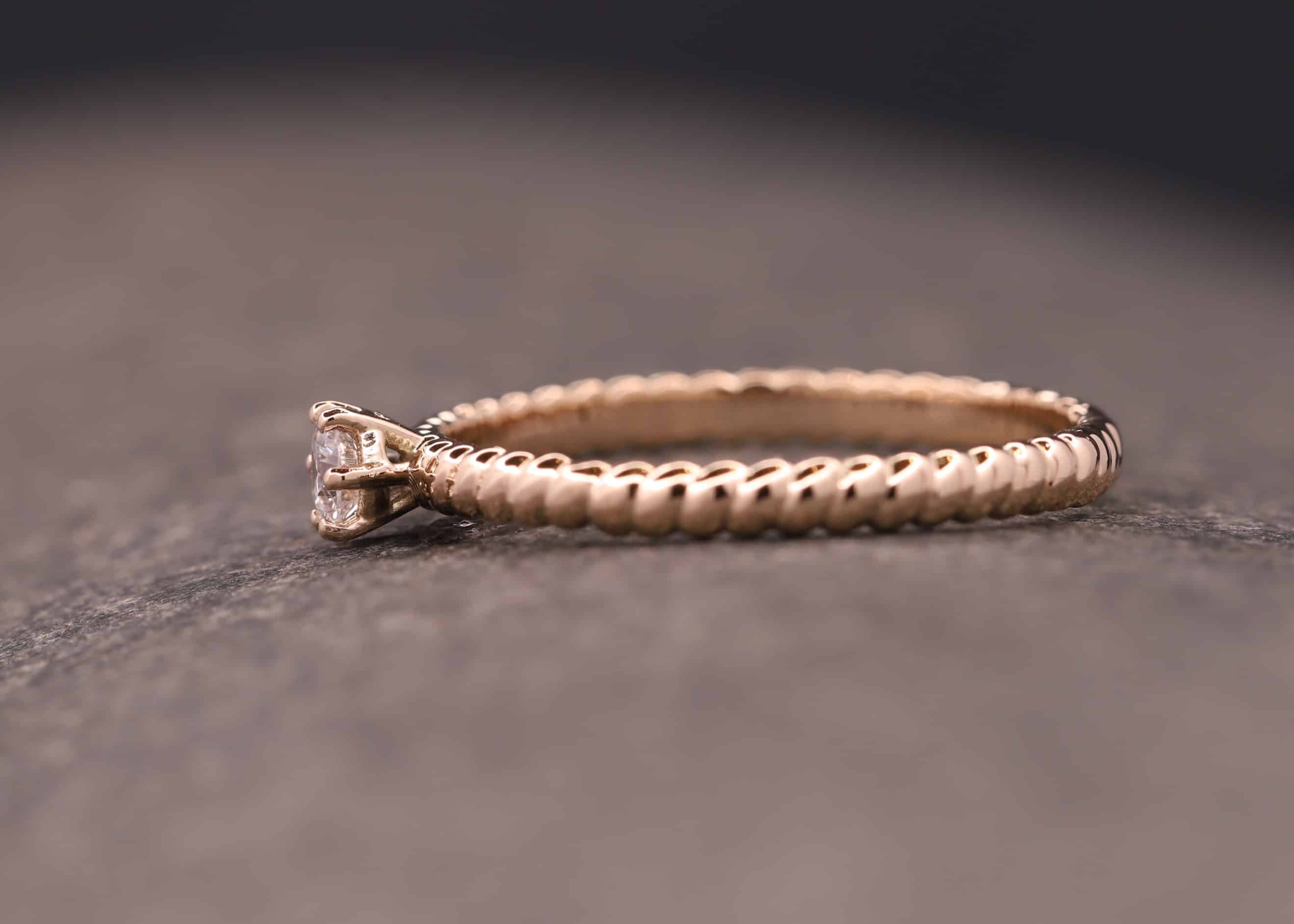 verlobungsring in rosegold mit diamant aus dem schmuckgarten