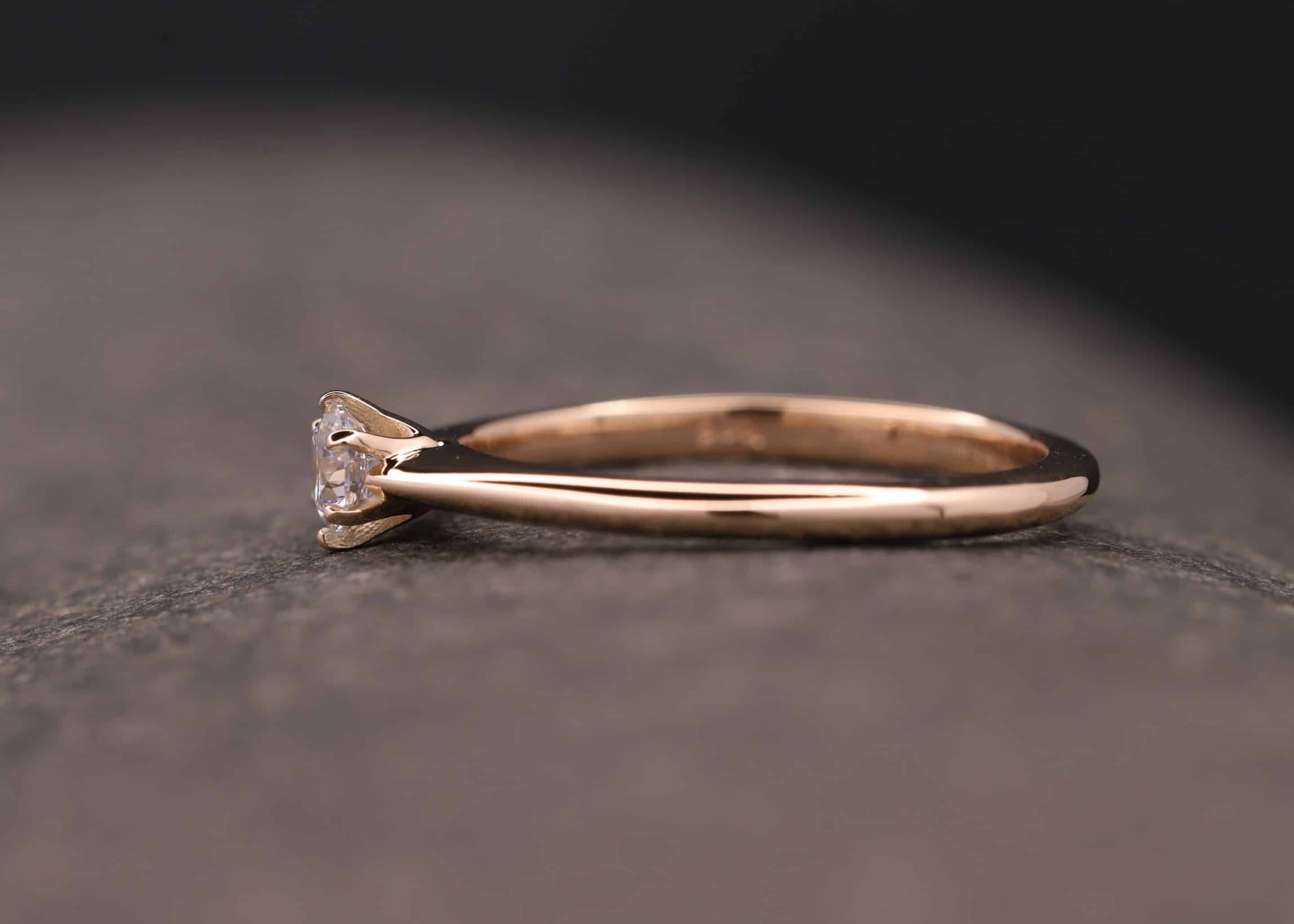 verlobungsring in rosegold mit diamant hergestellt im schmuchgarten