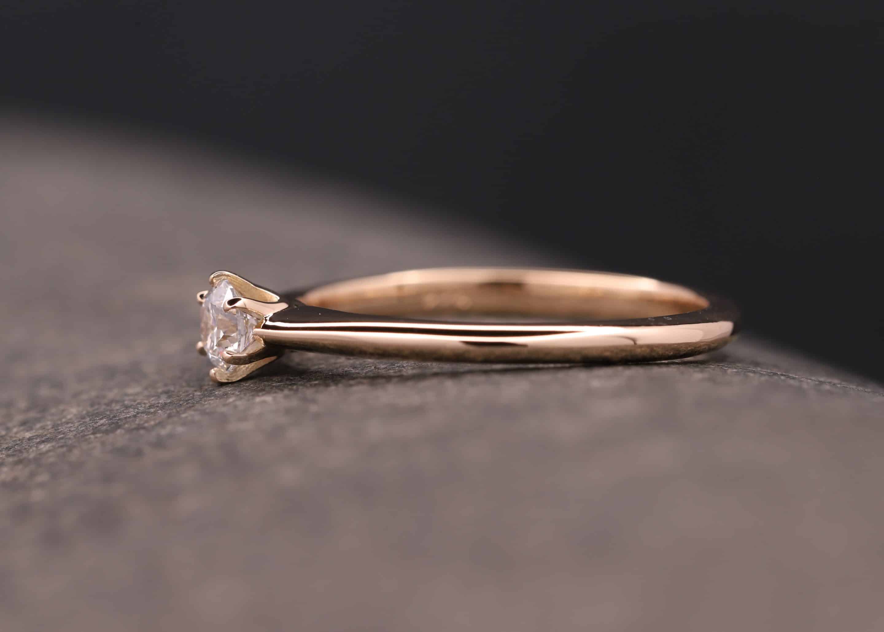verlobungsring in rosegold mit diamant hergestellt im schmuchgarten