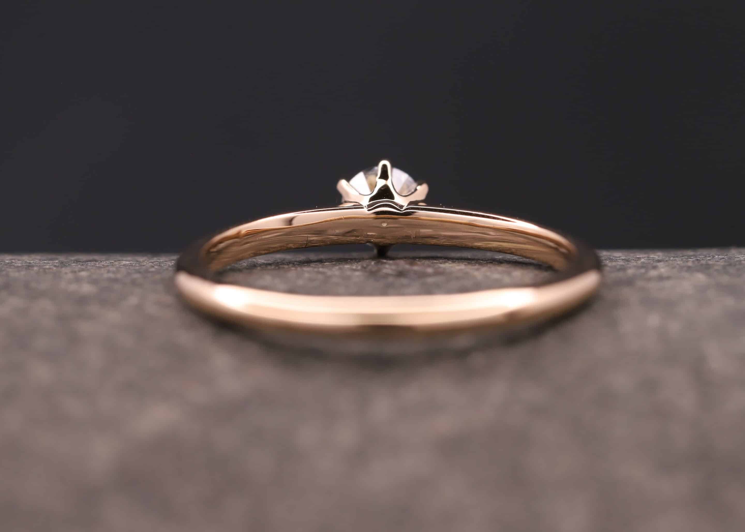 verlobungsring in rosegold mit diamant hergestellt im schmuchgarten
