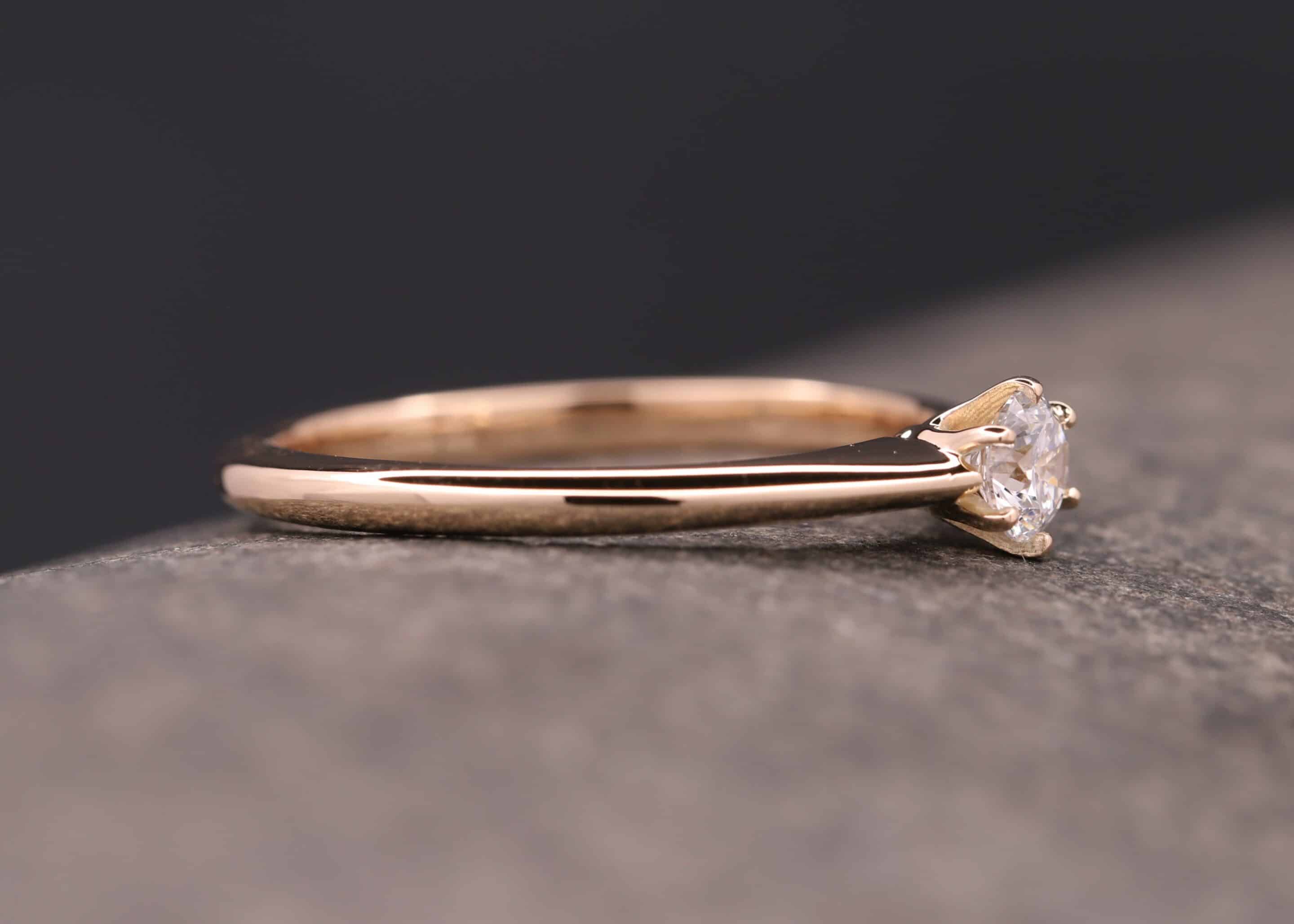 verlobungsring in rosegold mit diamant hergestellt im schmuchgarten