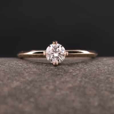 rosegold solitaire ring mit diamant in vier-krappen-fassung