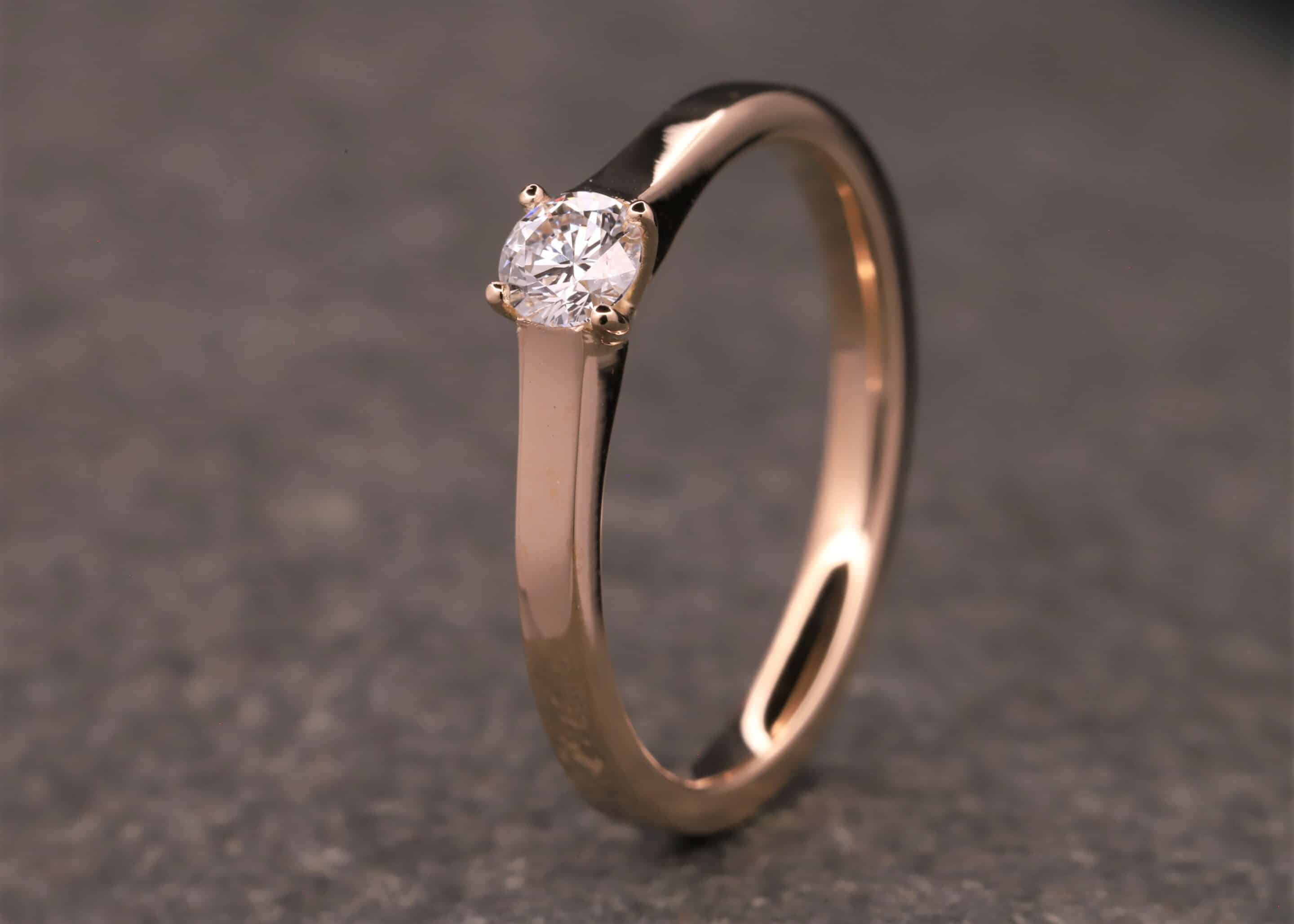 verlobungs ring - solitaire ring in gold mit diamant