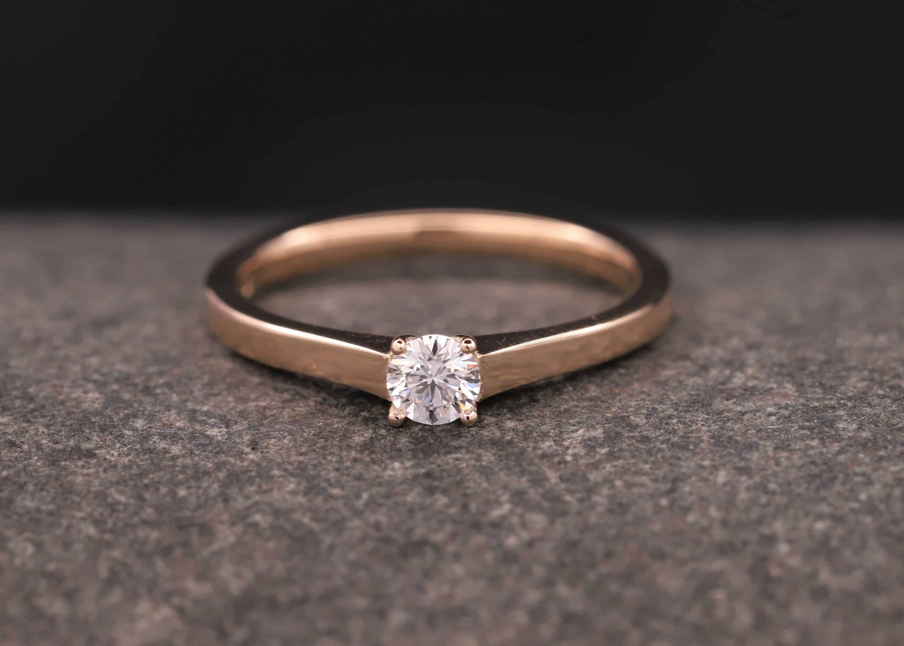 verlobungs ring - solitaire ring in gold mit diamant
