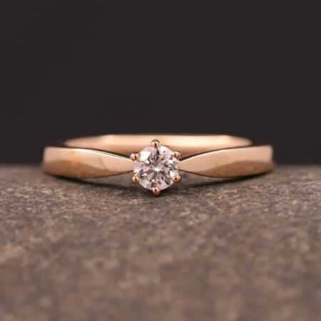 polierter rose gold verlobungs ring mit brillant hergestellt im schmuckgarten
