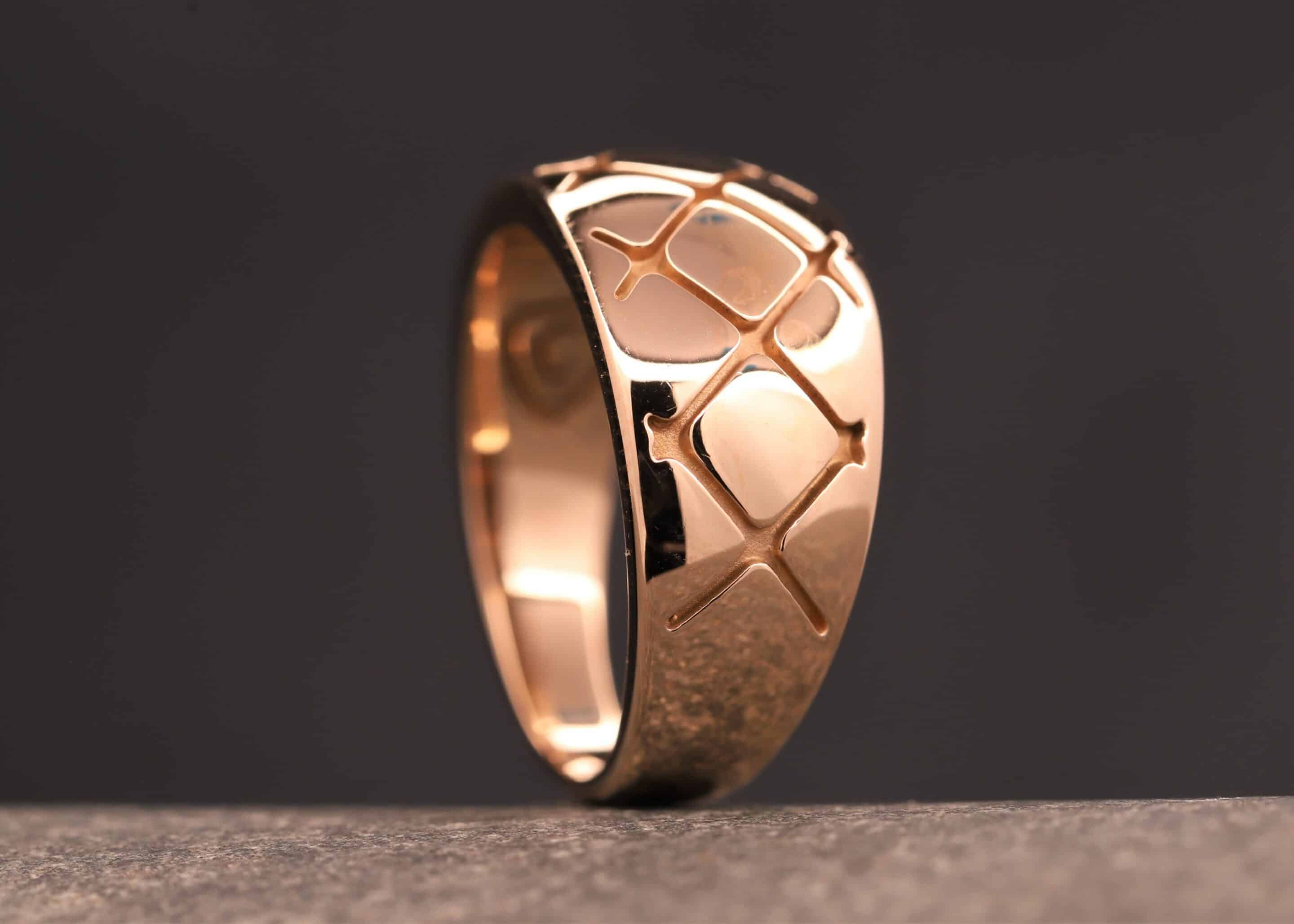 caretta chesterfield - ausgefallener breiter gold ring aus stolberg