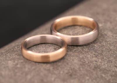 zweifarbige eheringe aus gold steckloetringe aus dem schmuckgarten
