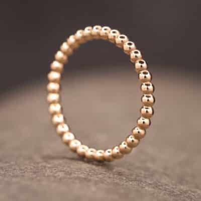 schoener polierter kuegelchen ring aus gold angefertigt im schmuckgarten