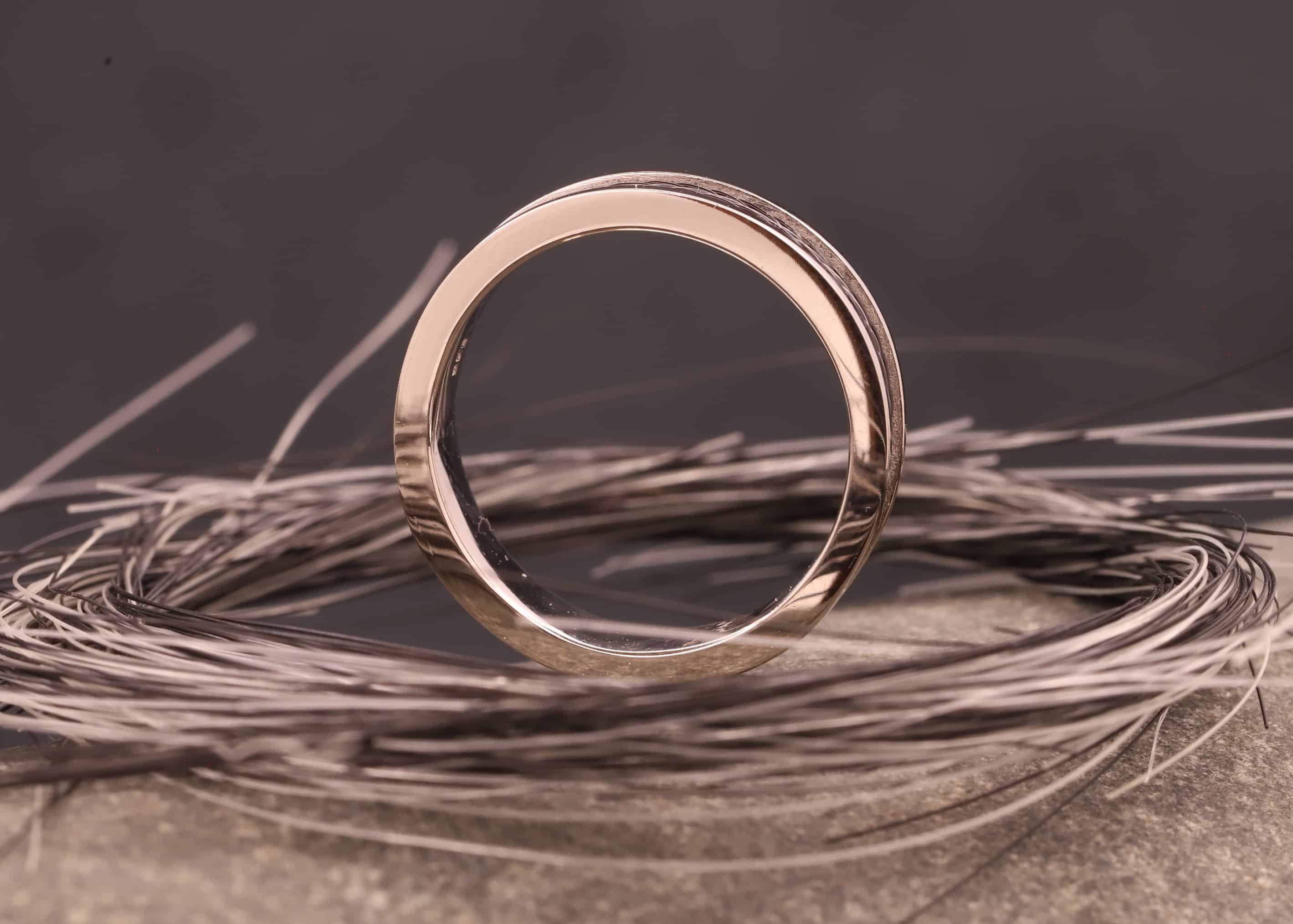 polierter pferde haar ring aus grau gold schmuckgarten stolberg aachen