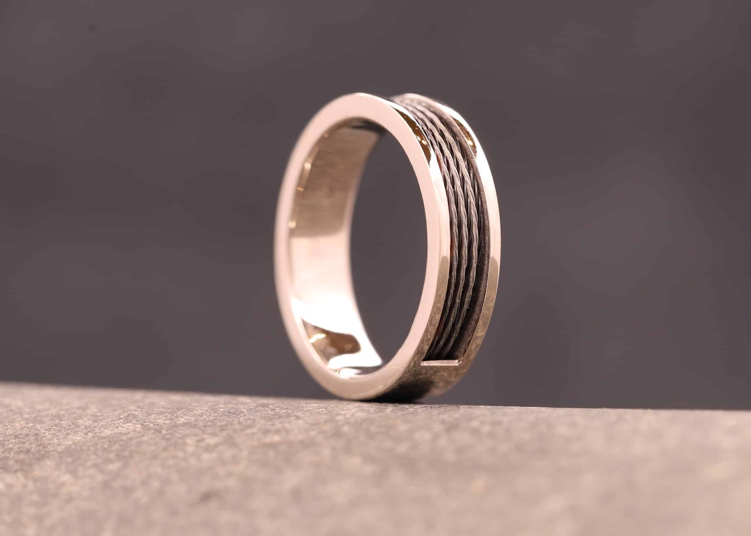 polierter pferde haar ring aus grau gold schmuckgarten stolberg aachen