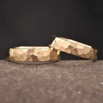 geschmiedete gold trau ringe aus dem schmuckgarten bei aachen