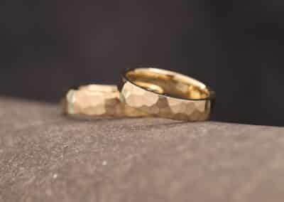 geschmiedete gold trau ringe aus dem schmuckgarten bei aachen