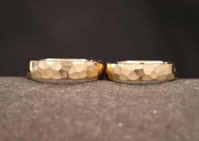 geschmiedete gold trau ringe aus dem schmuckgarten bei aachen