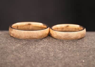 zeitlose ehe rose gold ringe mit eismatt - oberflaeche