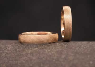 zeitlose ehe rose gold ringe mit eismatt - oberflaeche