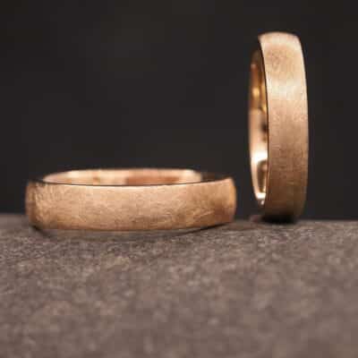 zeitlose ehe rose gold ringe mit eismatt - oberflaeche