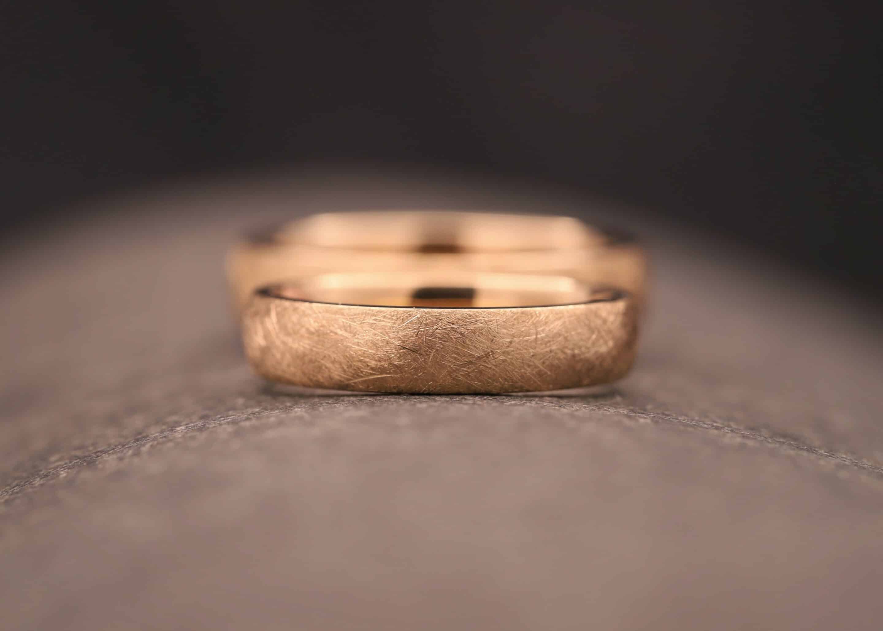zeitlose ehe rose gold ringe mit eismatt - oberflaeche