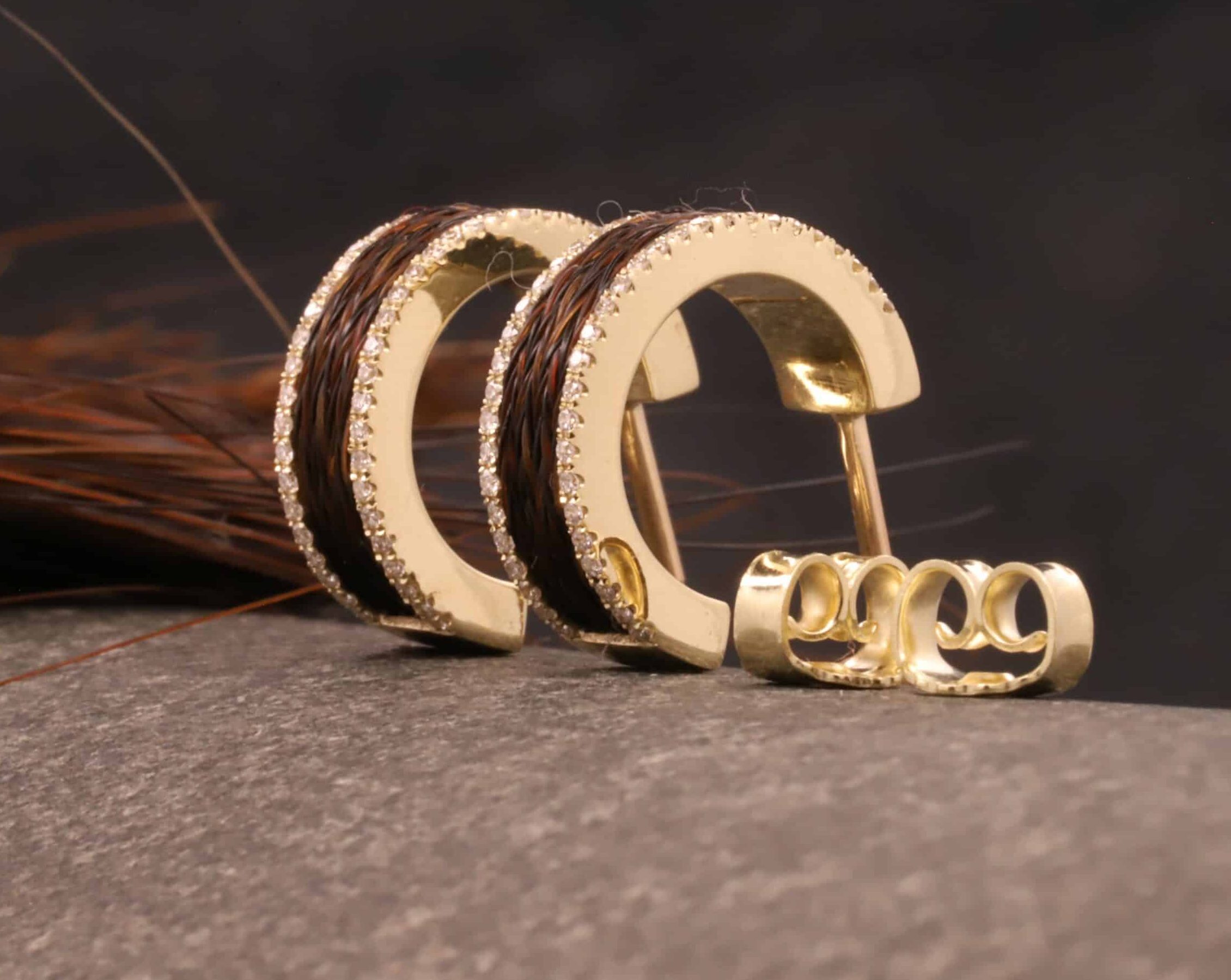 gelbgold creolen mit gewebten pferdehaar und brillanten schmuckgarten