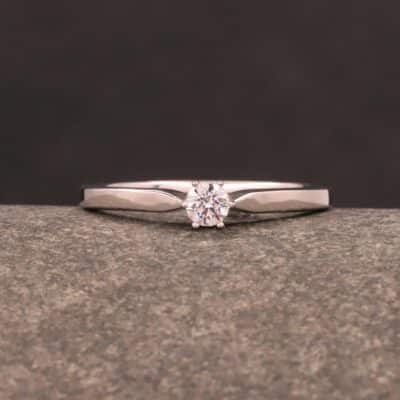 Verlobungsring 585er Weißgold mit 0,15ct synthetischem Diamanten im Brillantschliff