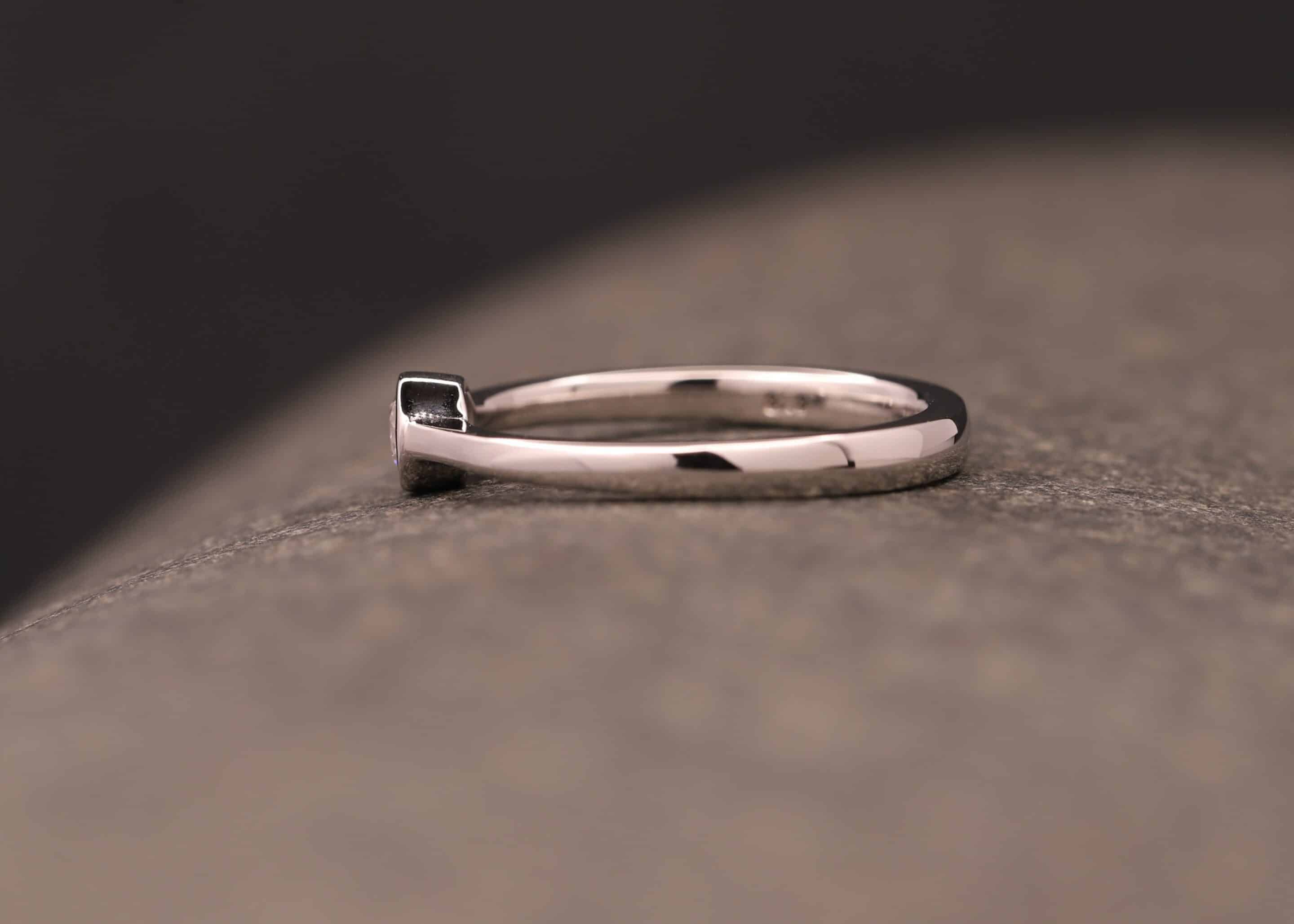 polierter grau gold ring mit brillant - verlobung ring