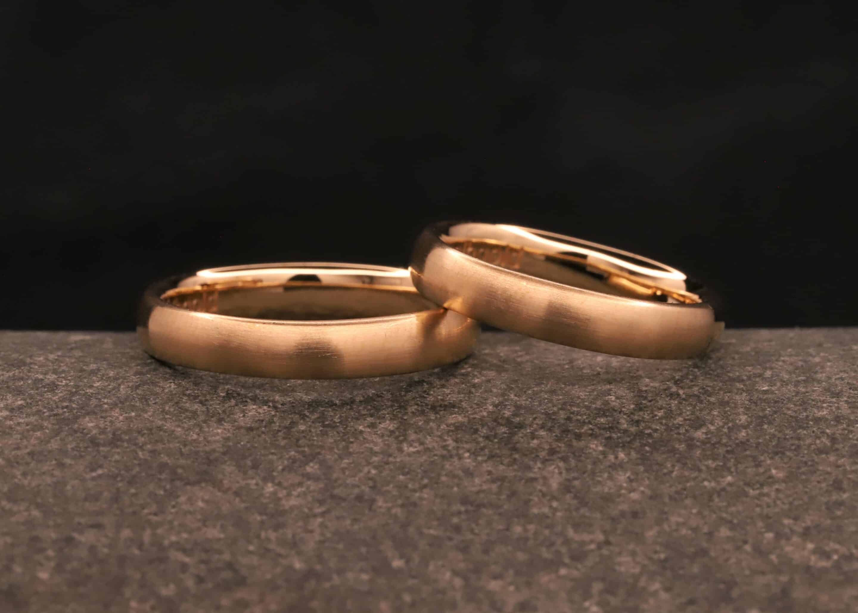 Trauringe in 750er Sattgelbgold