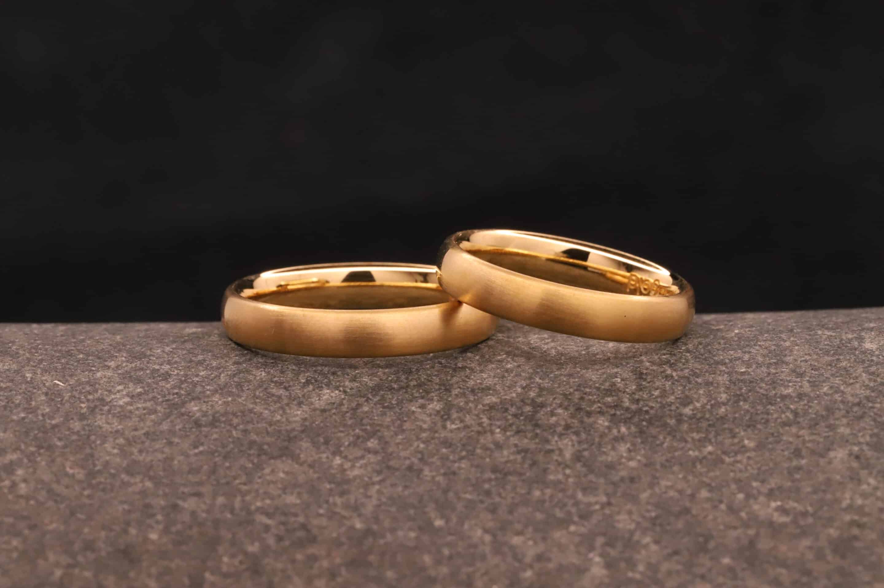 900er gold trauringe - angefertigt im trauringkurs endlos und ohne fuge