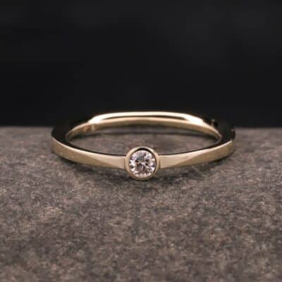 verlobung ring aus gold mit brillant