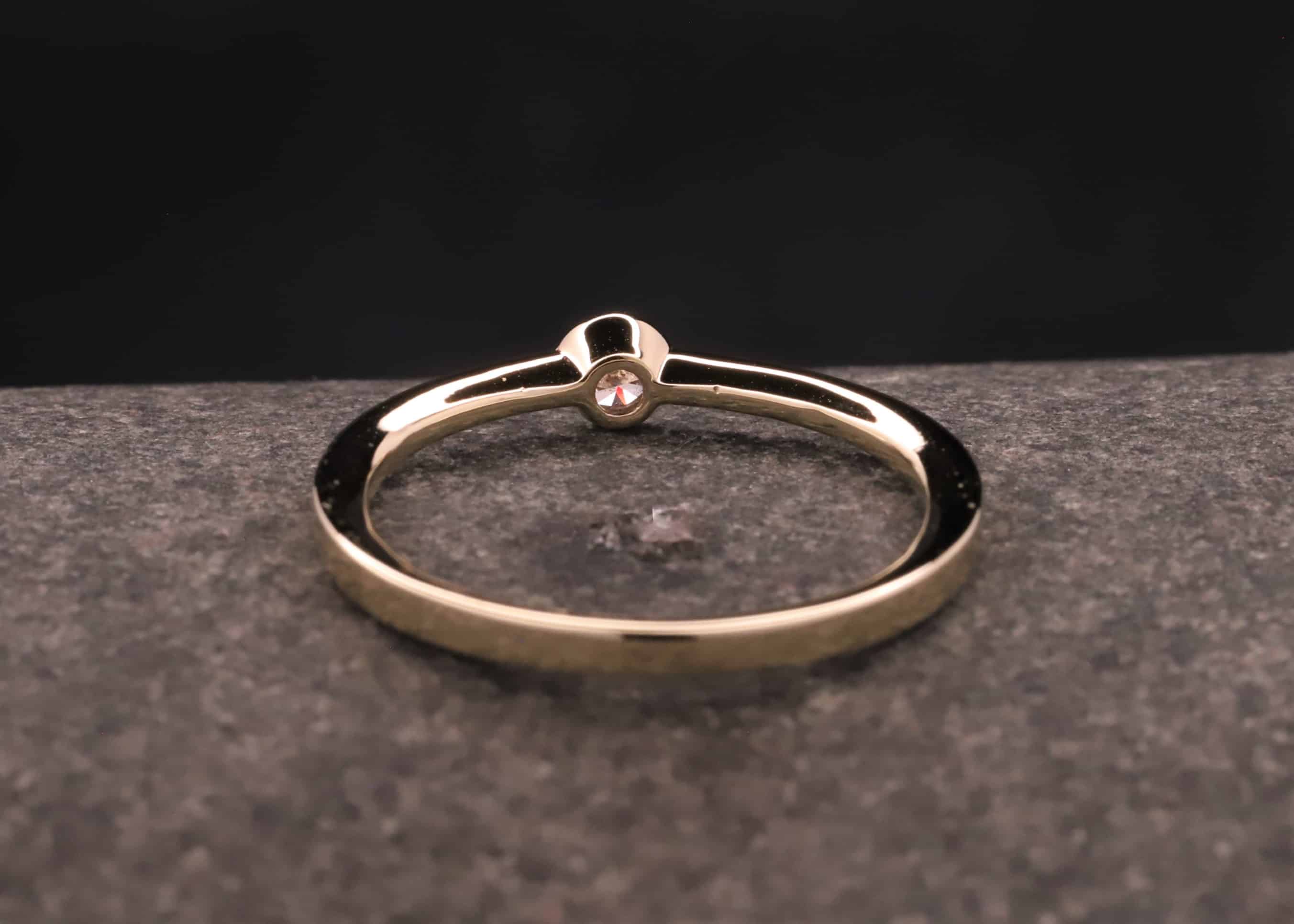 verlobung ring aus gold mit brillant