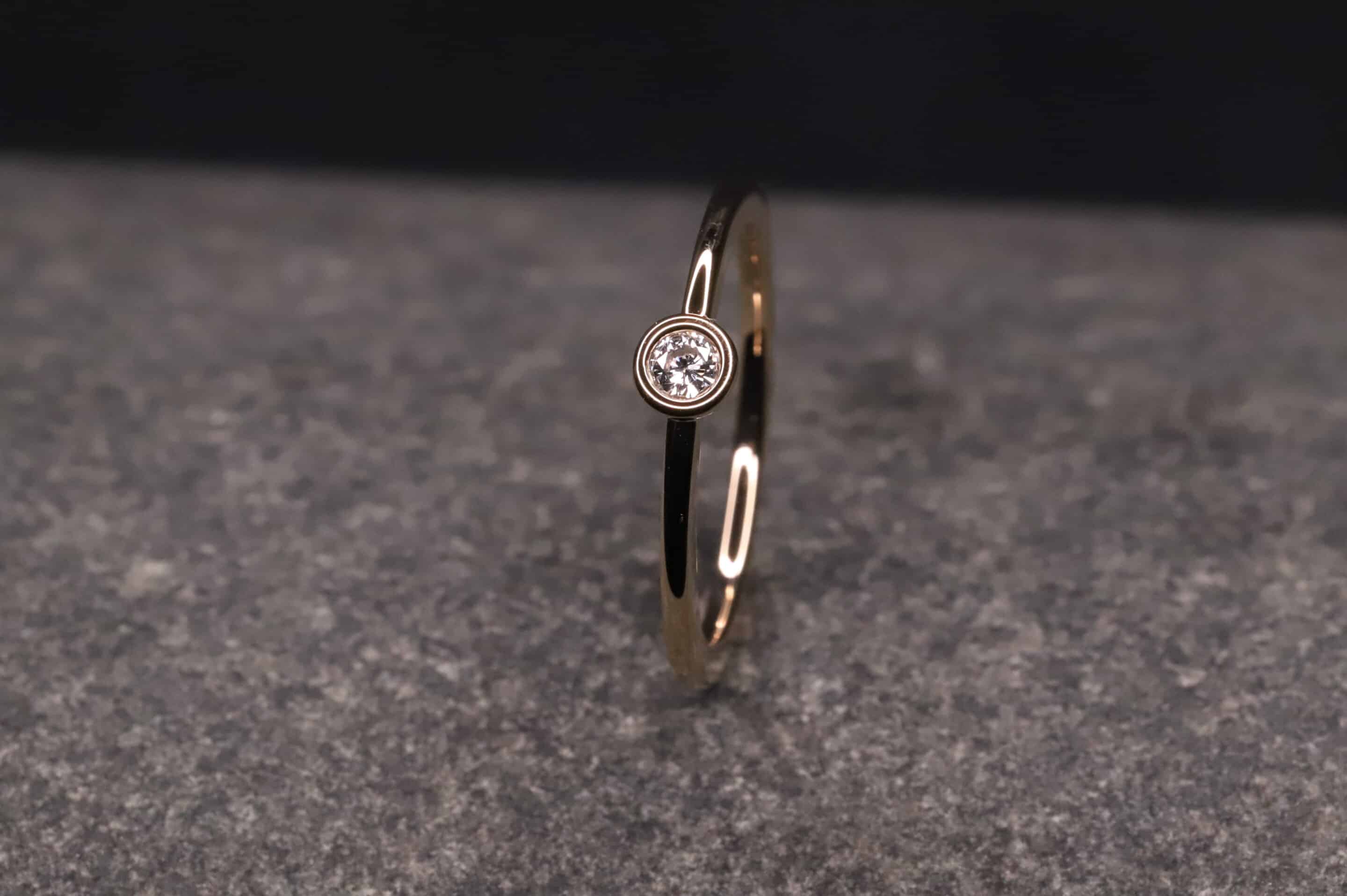 rose gold ring mit 0,18ct synthetischem diamanten in brillantschliff hergestellt im schmuckgarten