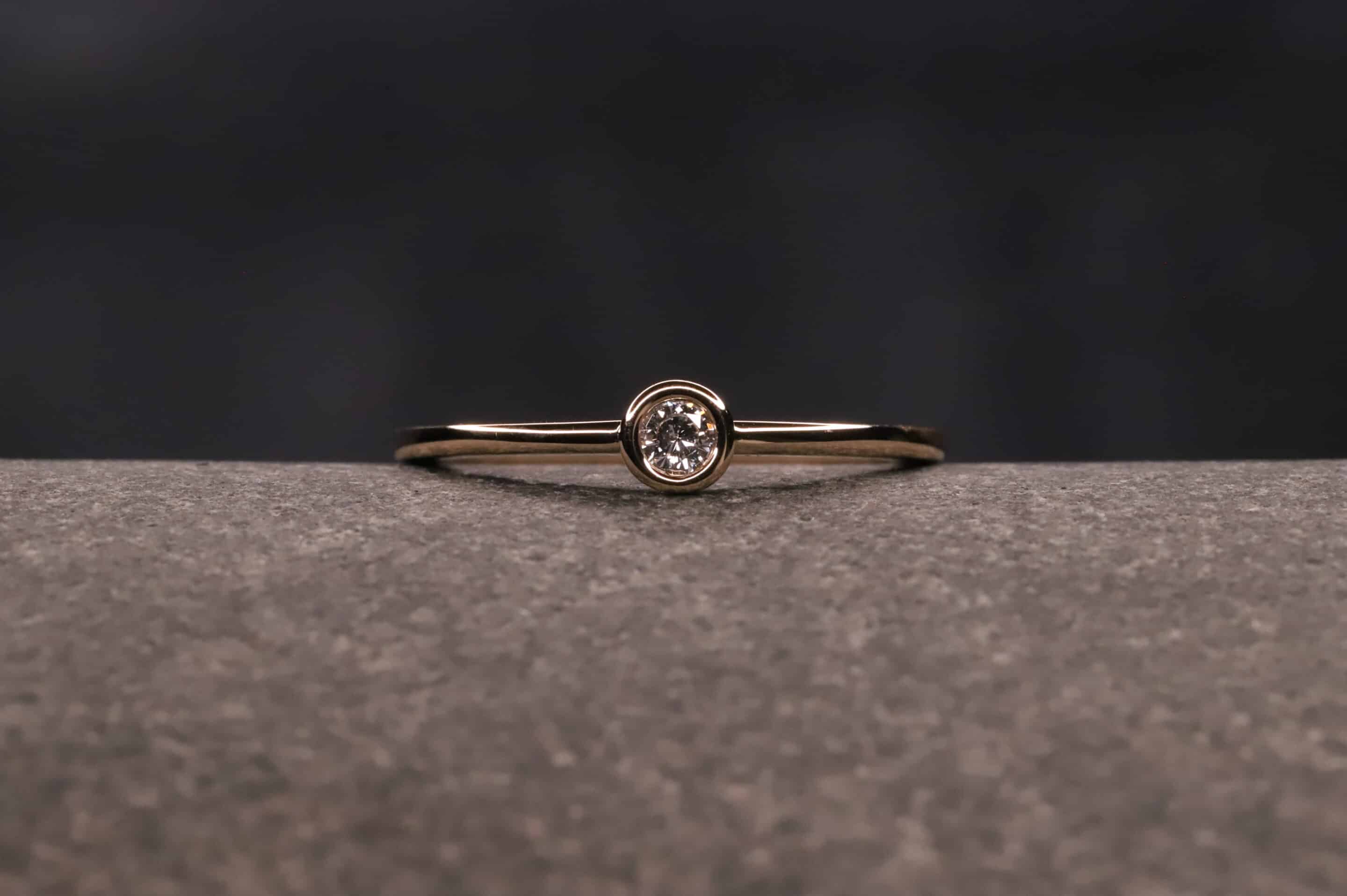 rose gold ring mit 0,18ct synthetischem diamanten in brillantschliff hergestellt im schmuckgarten