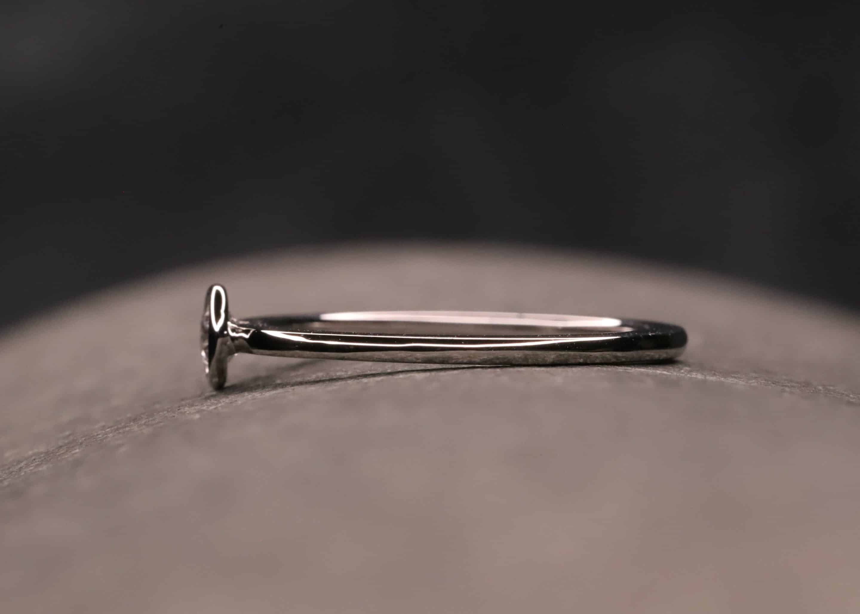 weiss gold verlobung ring mit 0,17ct synthetischem diamanten in brillantschliff angefertigt im schmuckgarten in stolberg bei aachen