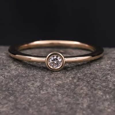 rose gold ring mit 0,18ct synthetischem diamanten in brillantschliff hergestellt im schmuckgarten