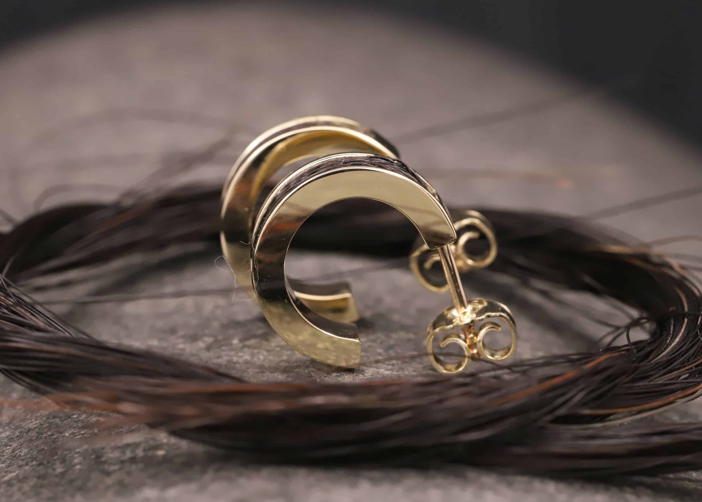 pferdehaar schmuck creolen aus gold mit gewebten pferdehaaren schmuckgarten