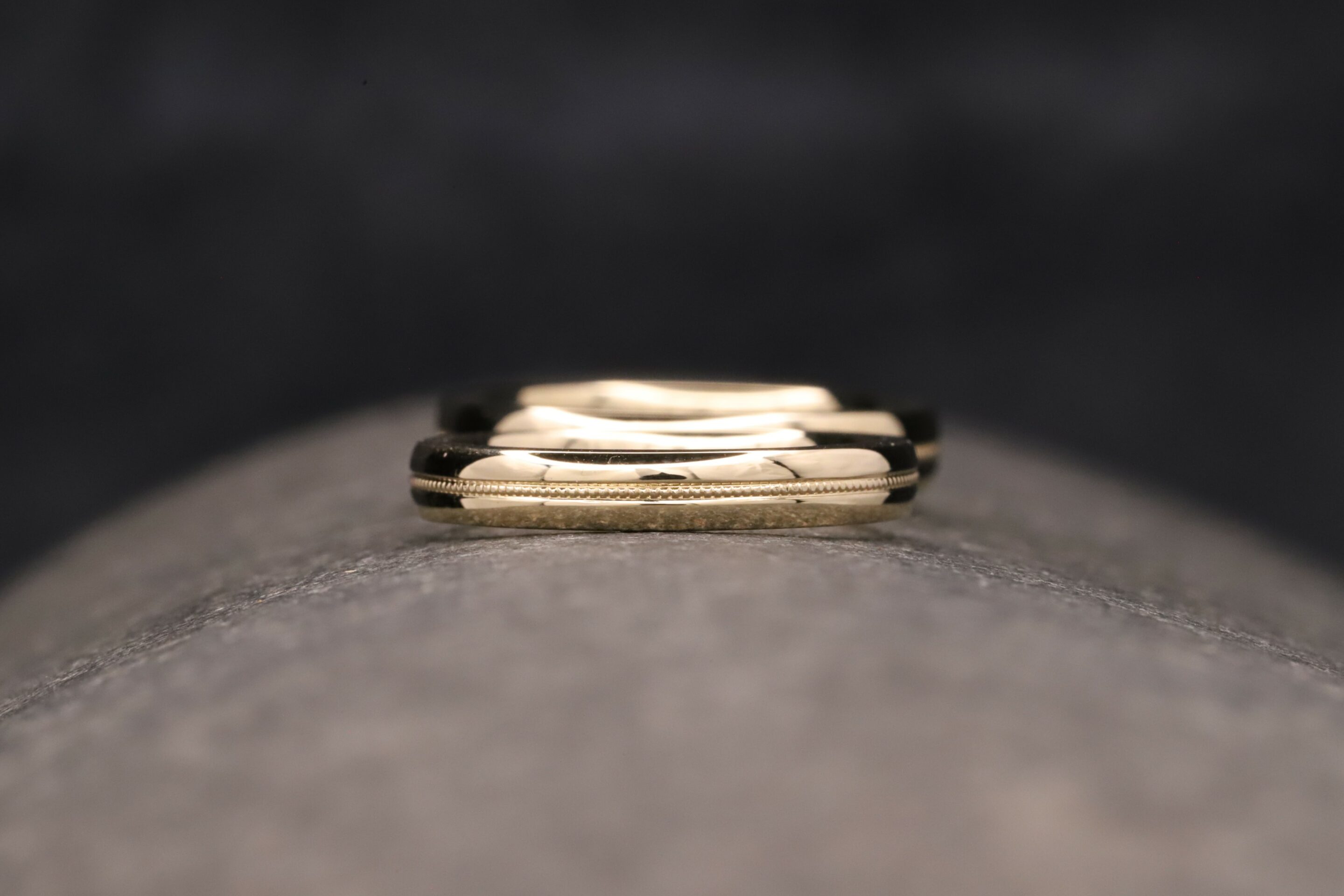 trauringe in gelb gold mit millgriff / milgrain verzierung schmuckgarten aachen