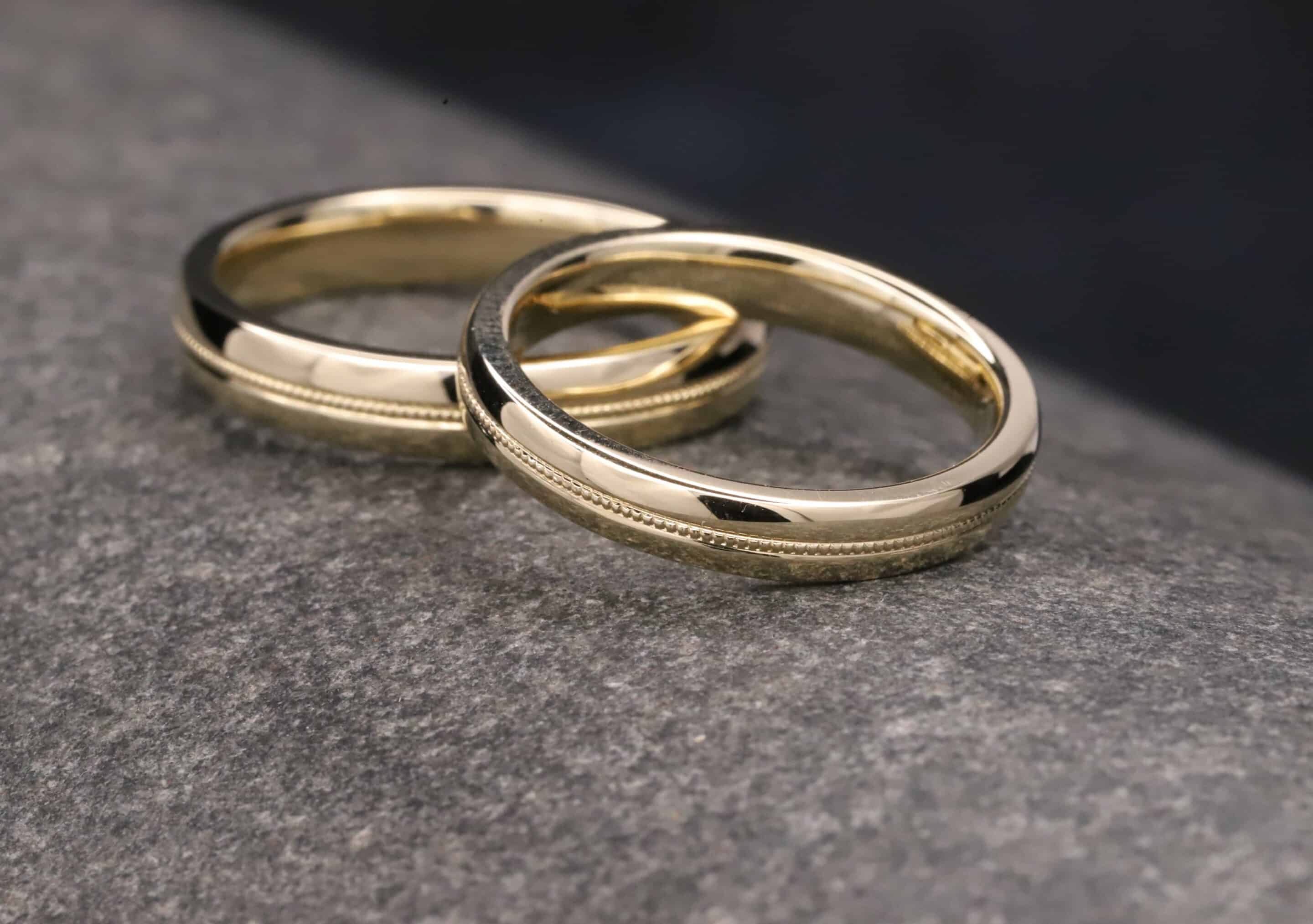 trauringe in gelb gold mit millgriff / milgrain verzierung schmuckgarten aachen